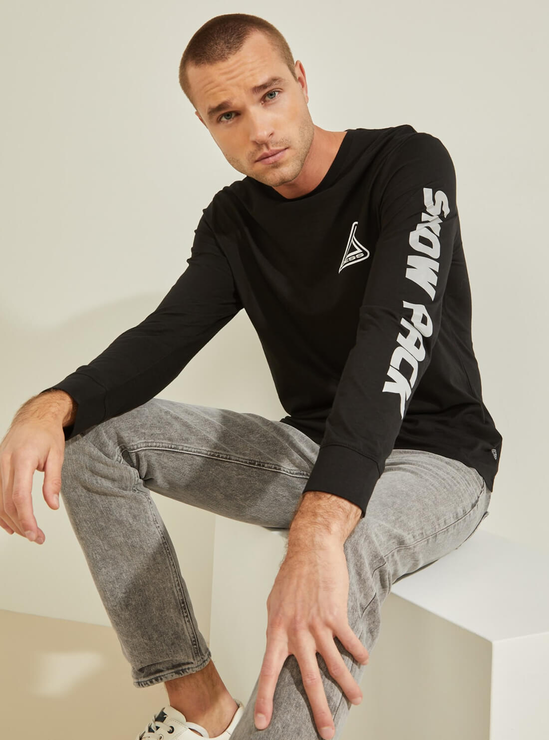 GUESS Mens Black Ski Logo T-Shirt MBBI41KARC8 Side View