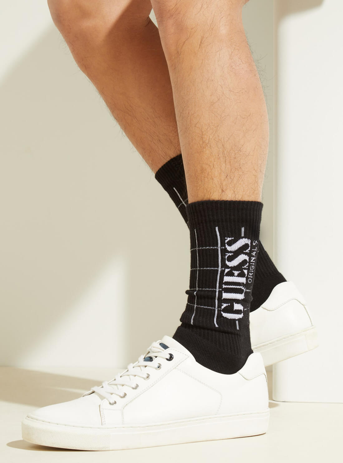GUESS Mens GUESS Originals Black Logo Active Grid Socks MBGZ02K9WJ0 Model View