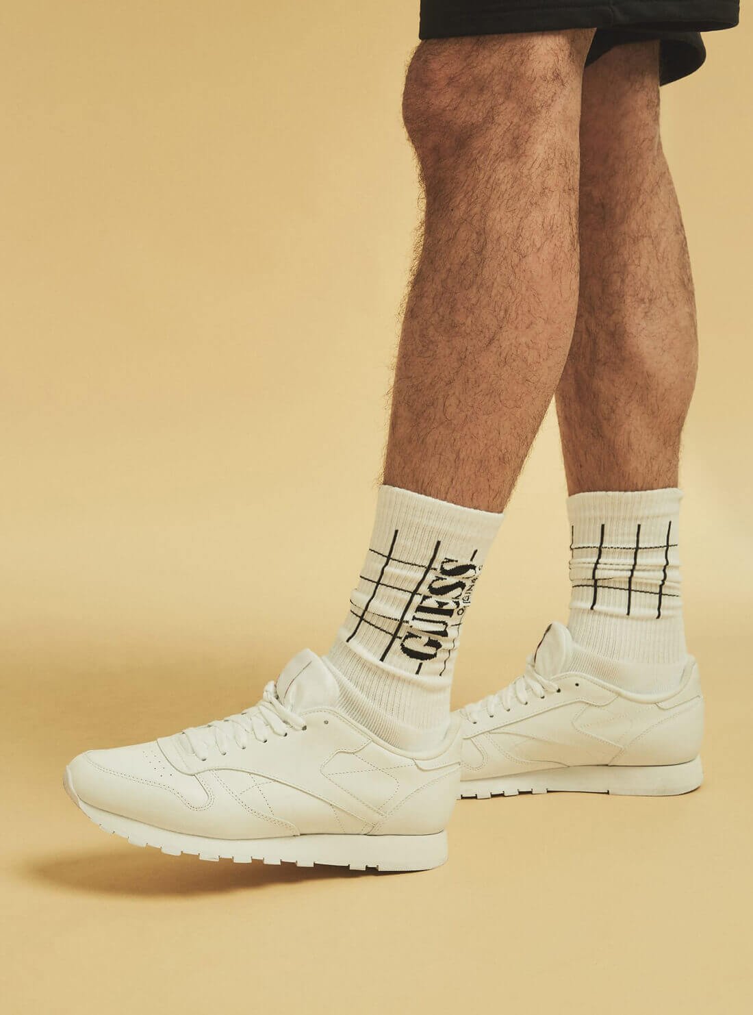 GUESS Mens GUESS Originals White Logo Active Grid Socks MBGZ02K9WJ0 Model View