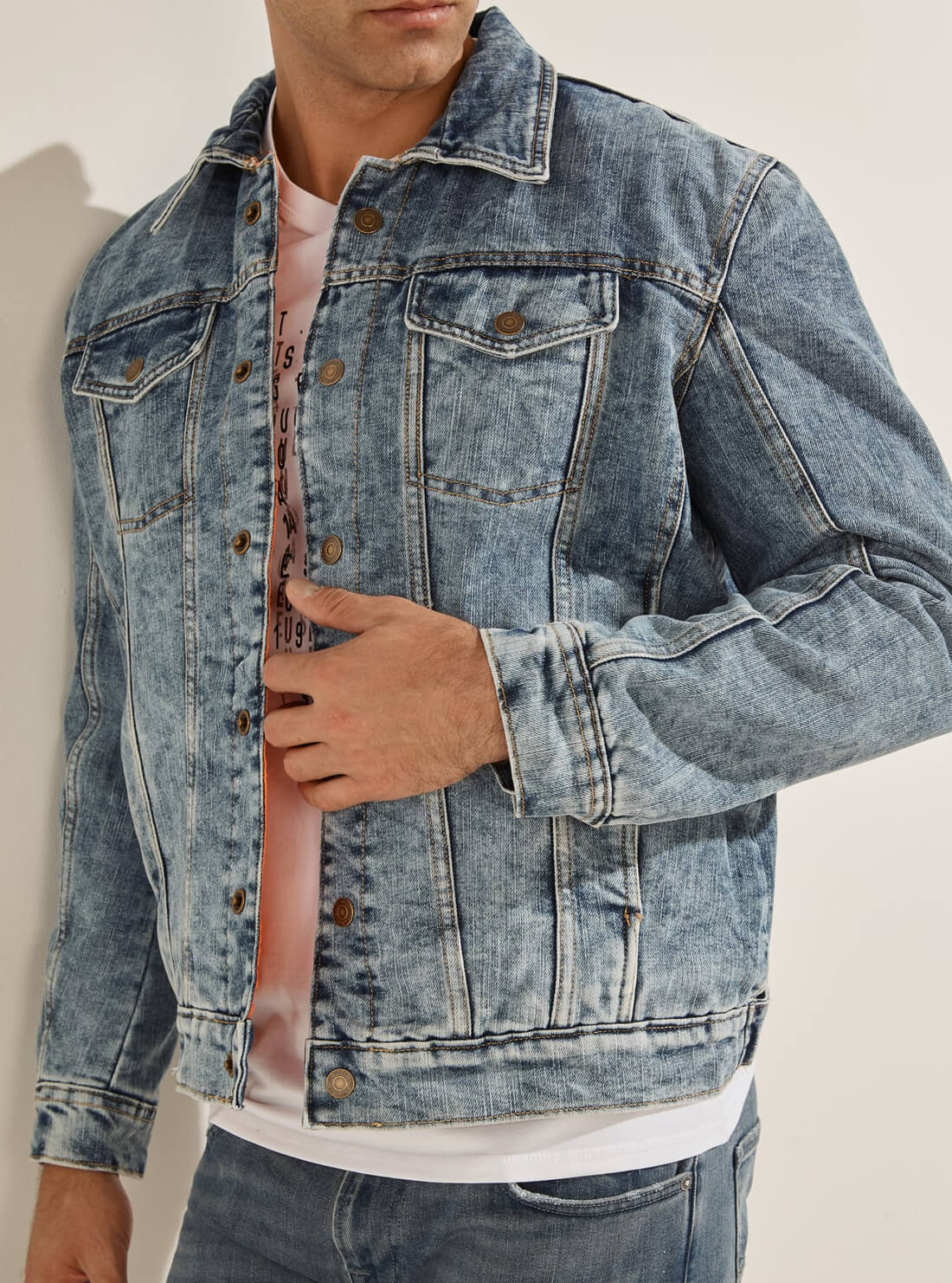 GUESS Mens Klay Reversible Denim Jacket in Woodland Wash M1BN04D4I23 Detail View