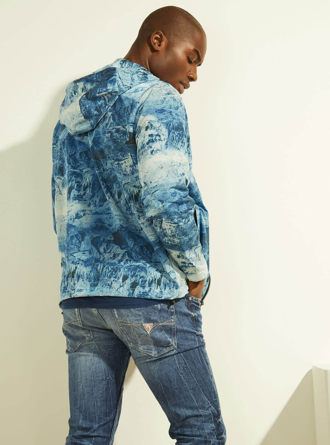 GUESS Mens Blue Cali Mountain Print Woven Jacket M2GL22WEL80 Back View
