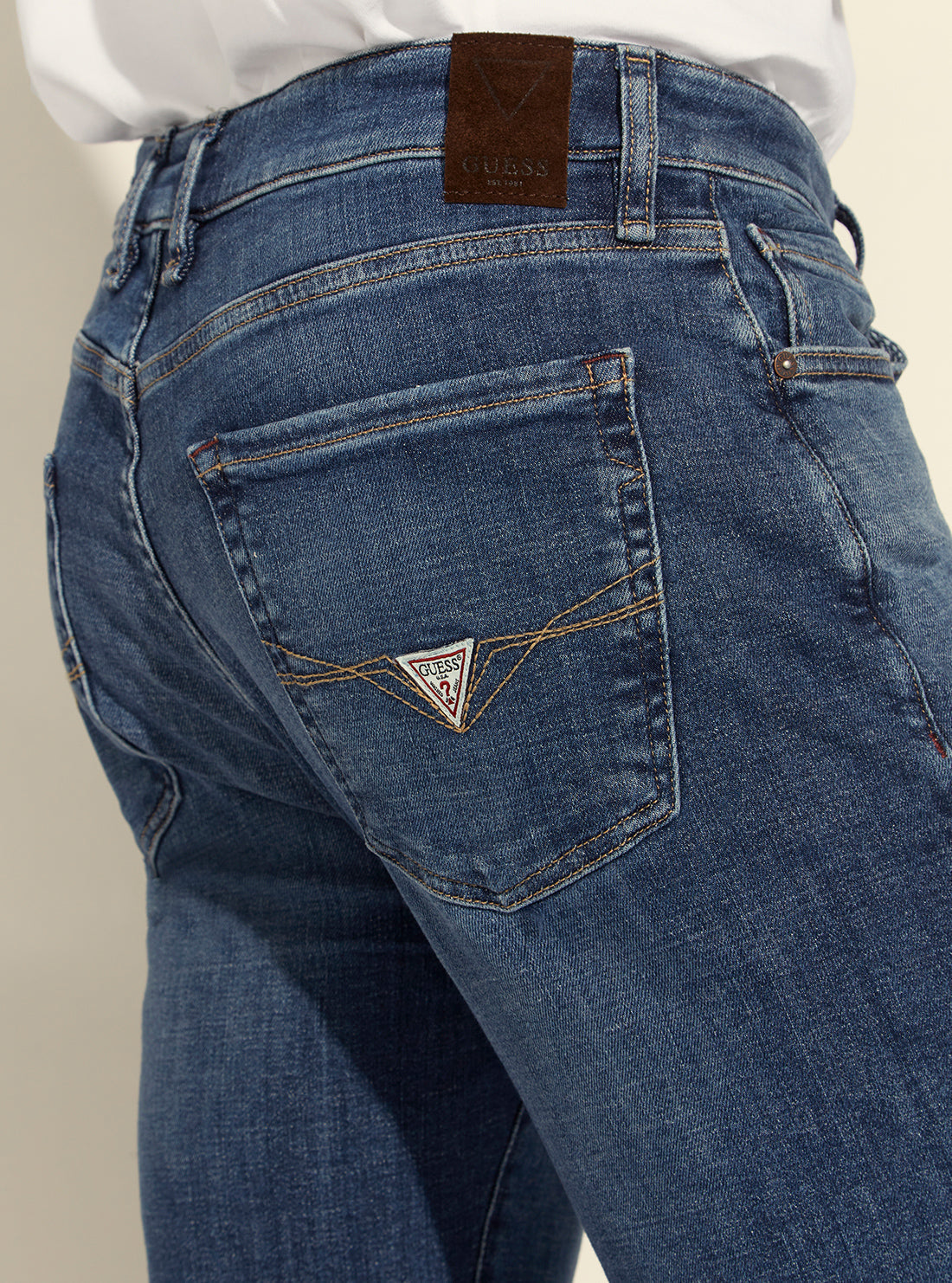 GUESS Mens Mid-Rise Slim Tapered Drake Denim Jeans in Everest Wash M1BA37D4HN2 Detail View