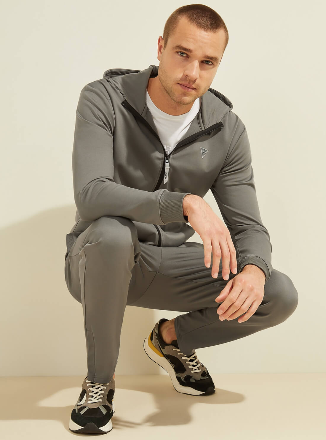  GUESS Mens  Grey Teddy Active Zip Hoodie Z2RQ07KAYR0 Model Front View