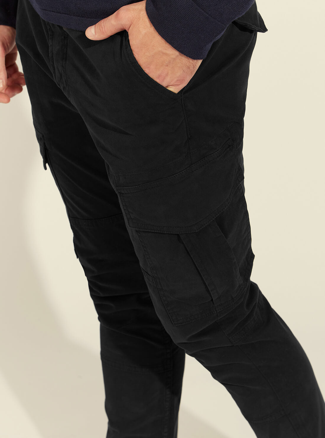 GUESS Mens Black Mid-Rise Lonita Twill Cargo Pants M0GB48RCNZ0 Side Detail View
