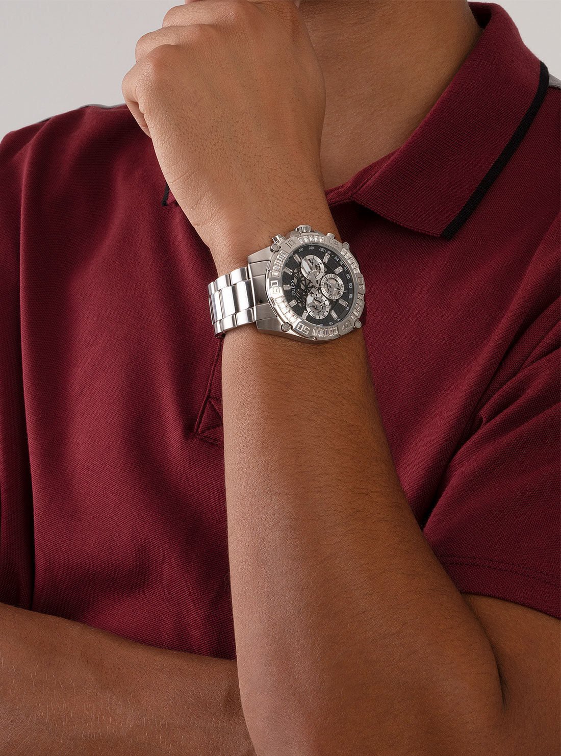    GUESS Mens Silver Trophy Watch GW0390G1 Model Arm View
