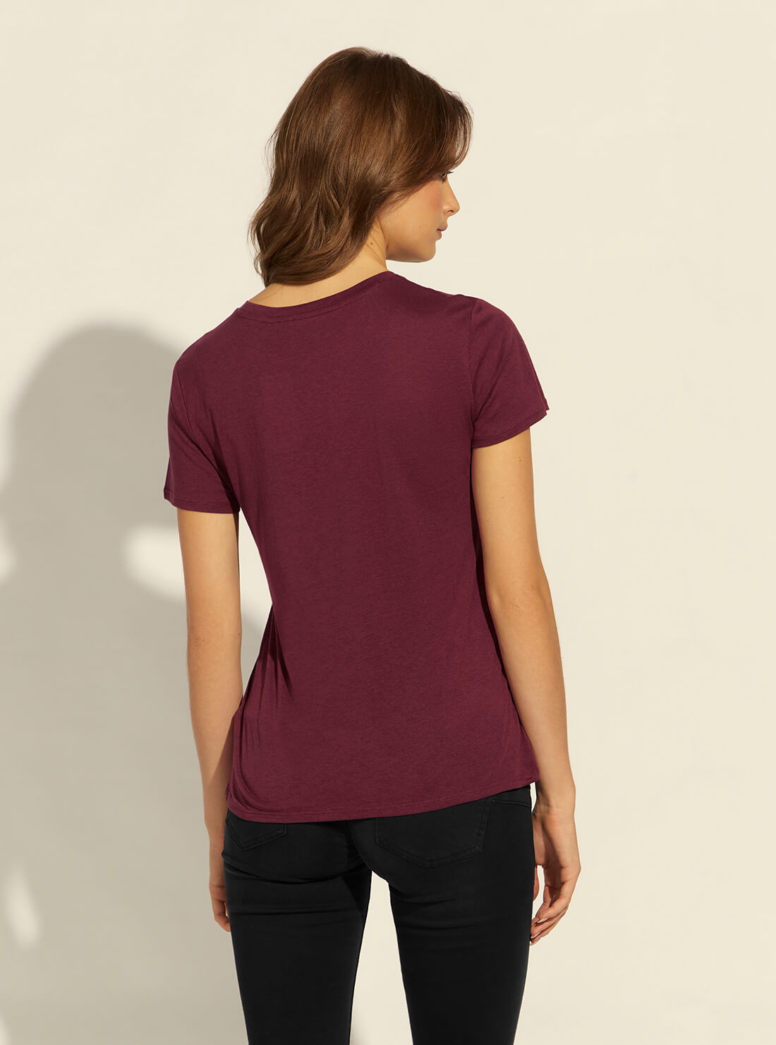  GUESS Womens Eco Burgundy Graphic Print Honey Pink T-Shirt W1RI13K9SN3 Back View
