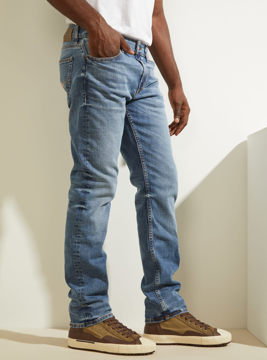 GUESS Mens Mid-Rise Slim Straight Denim Jeans in Mercer Wash M1BAS1D41B0 Side View