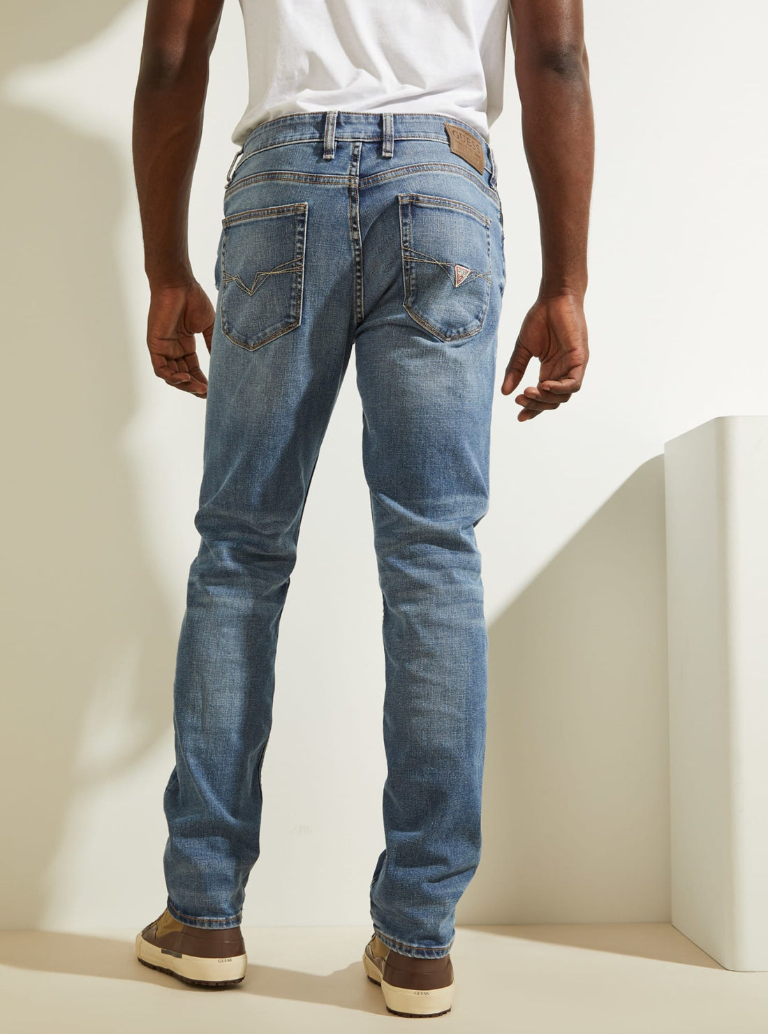 GUESS Mens Mid-Rise Slim Straight Denim Jeans in Mercer Wash M1BAS1D41B0 Back View