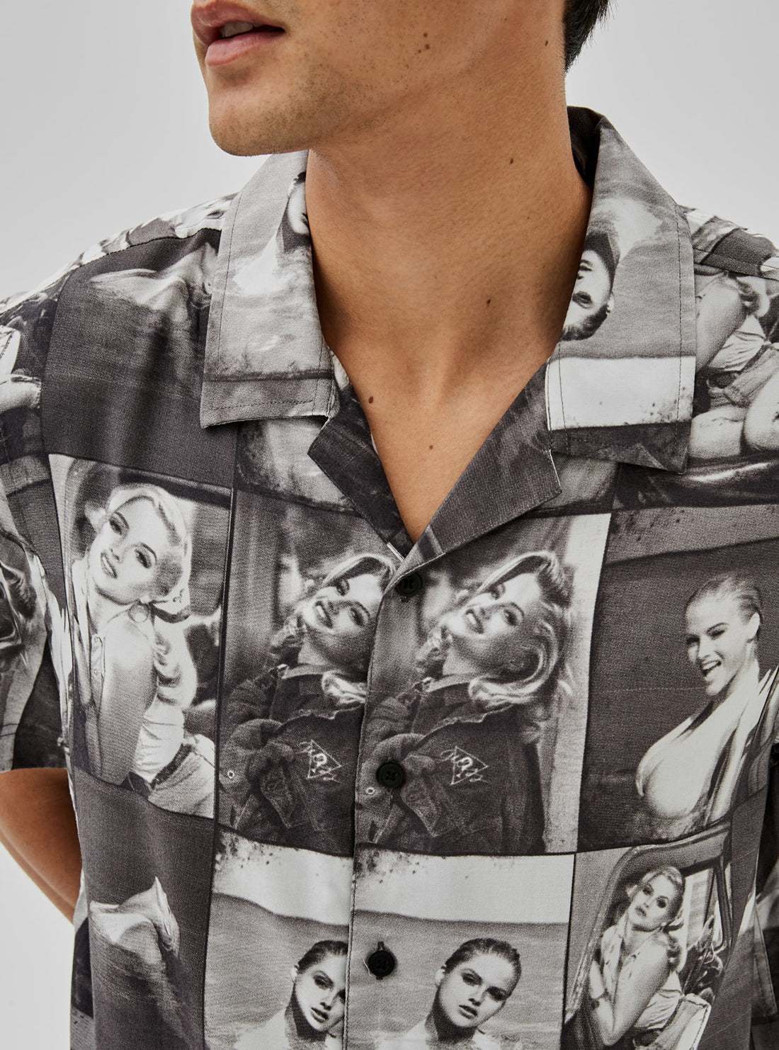 GUESS Mens GUESS Originals x Anna Nicole Smith Black Oliver T-Shirt M1BH08WD4Z1 Detail View