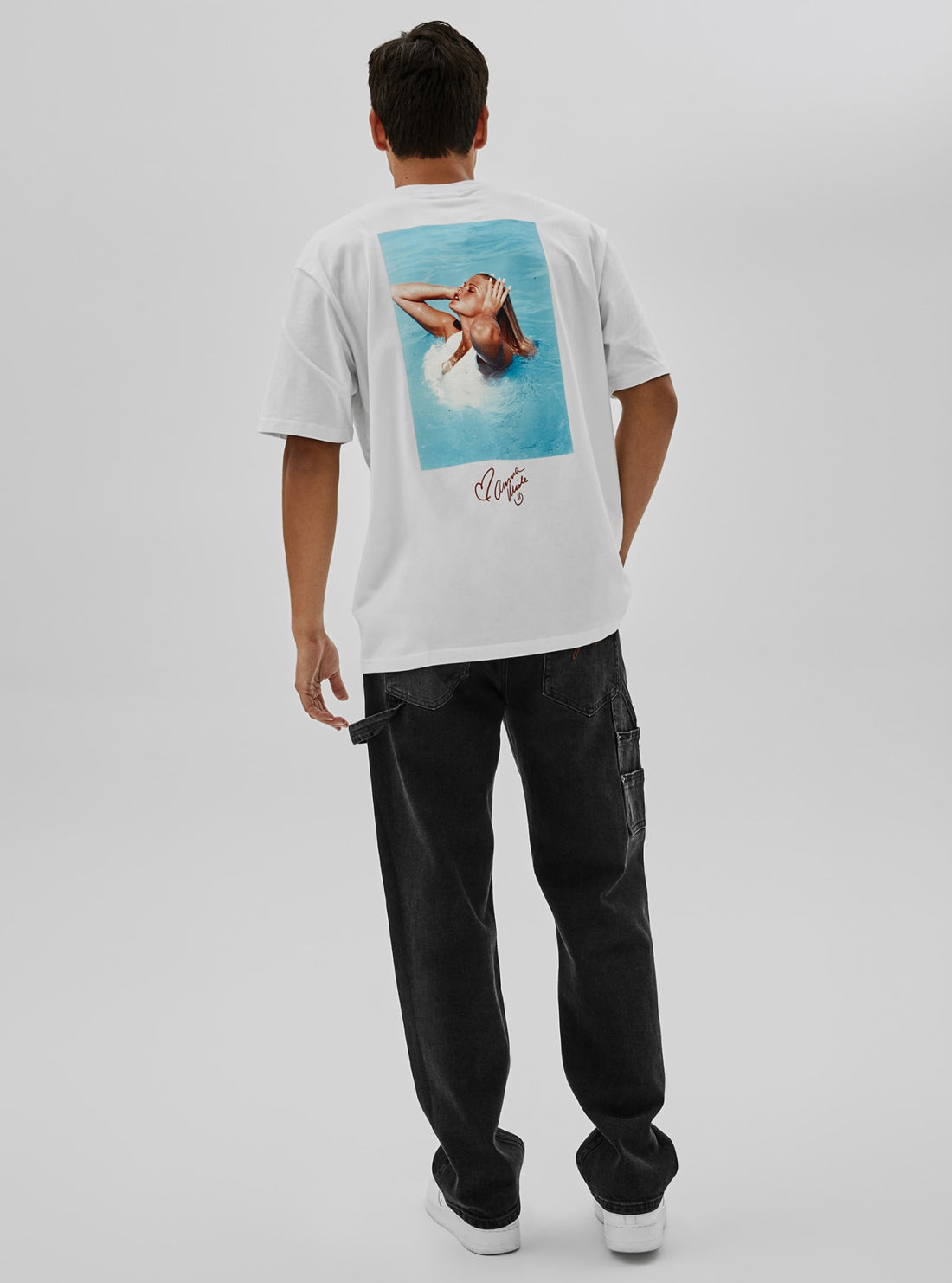 GUESS Mens GUESS Originals x Anna Nicole Smith White Bowyer Oversized T-Shirt M1BI41KAGP0 Back View
