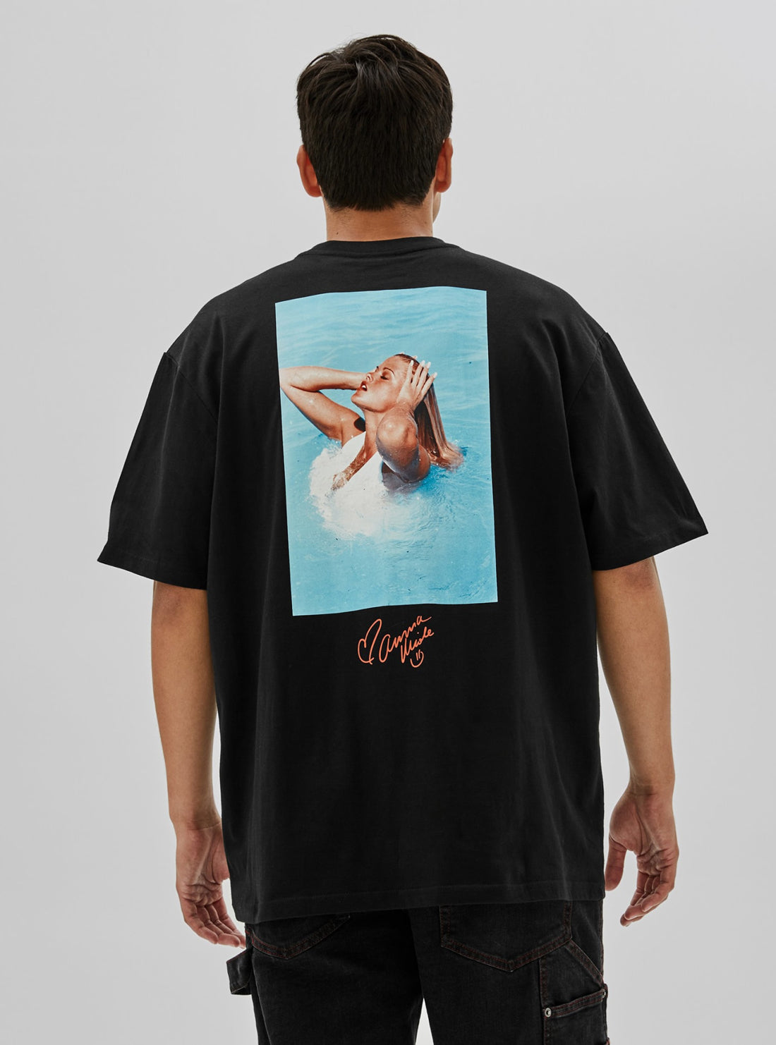GUESS Mens GUESS Originals x Anna Nicole Smith Black Bowyer Oversized T-Shirt M1BI41KAGP0 Back View