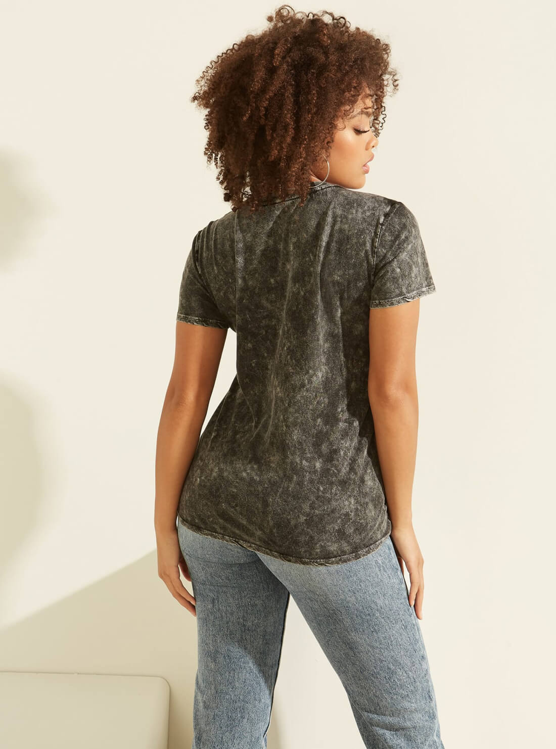 GUESS Womens Eco Black Graphic Flower A La Mode Easy T-Shirt W1BI26K9RV0 Back View