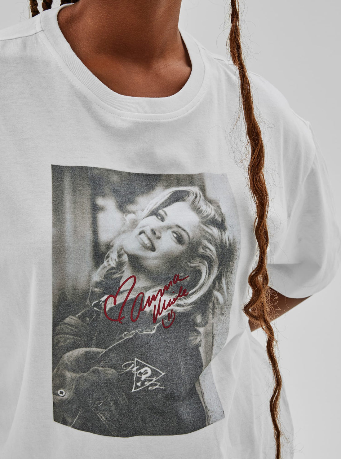 GUESS Womens GUESS Originals x Anna Nicole Smith White Kendra Graphic Oversized T-Shirt W1BI42K9YD1 Detail View