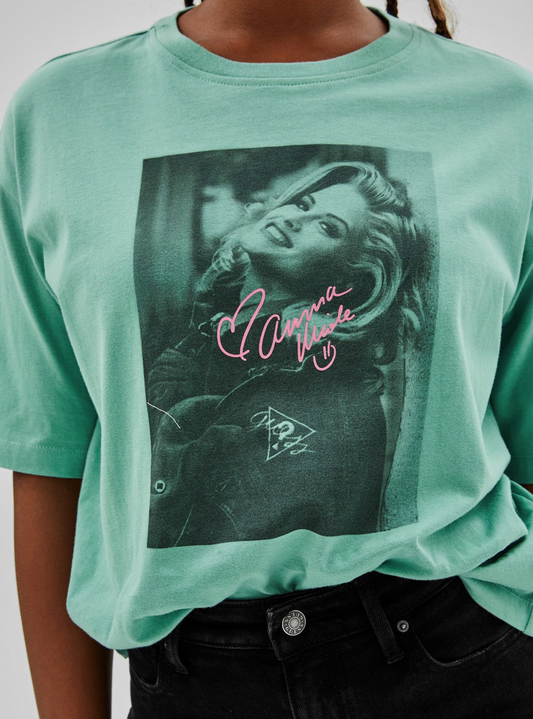 GUESS Womens GUESS Originals x Anna Nicole Smith Green Kendra Graphic Oversized T-Shirt W1BI42K9YD1 Detail View