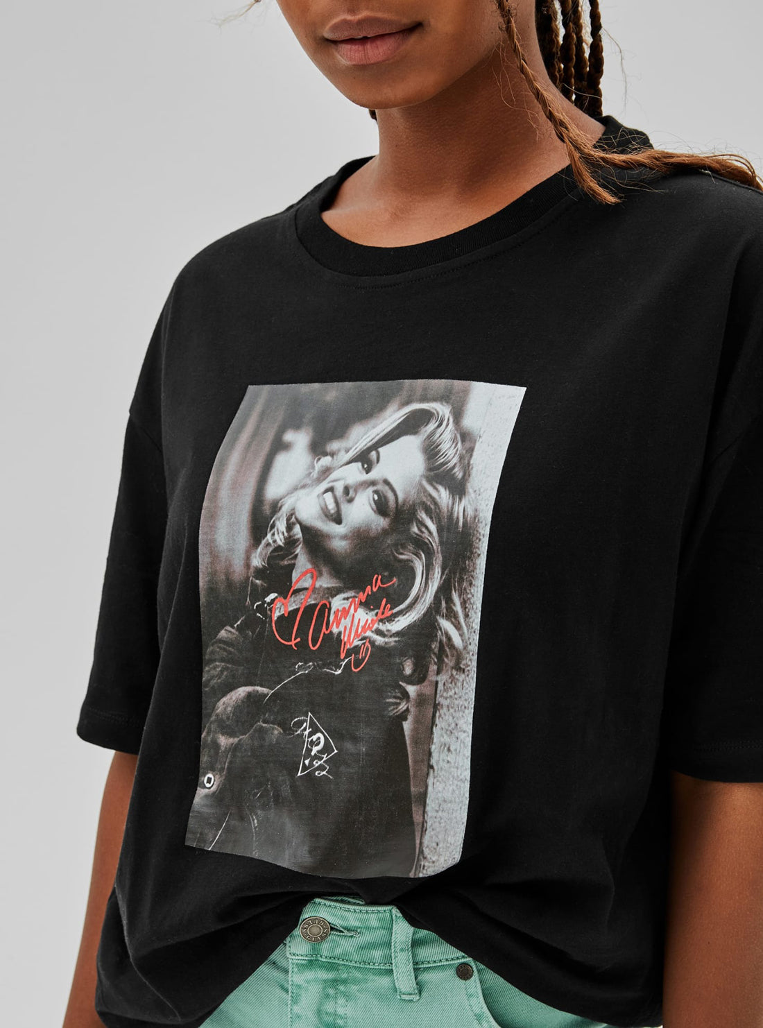 GUESS Womens GUESS Originals x Anna Nicole Smith Black Kendra Graphic Oversized T-Shirt W1BI42K9YD1 Detail View