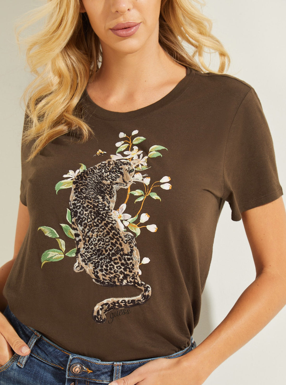 GUESS Womens Brown Graphic Print Cheetah Bloom Easy T-Shirt W1BI46K9RV1 Detail View