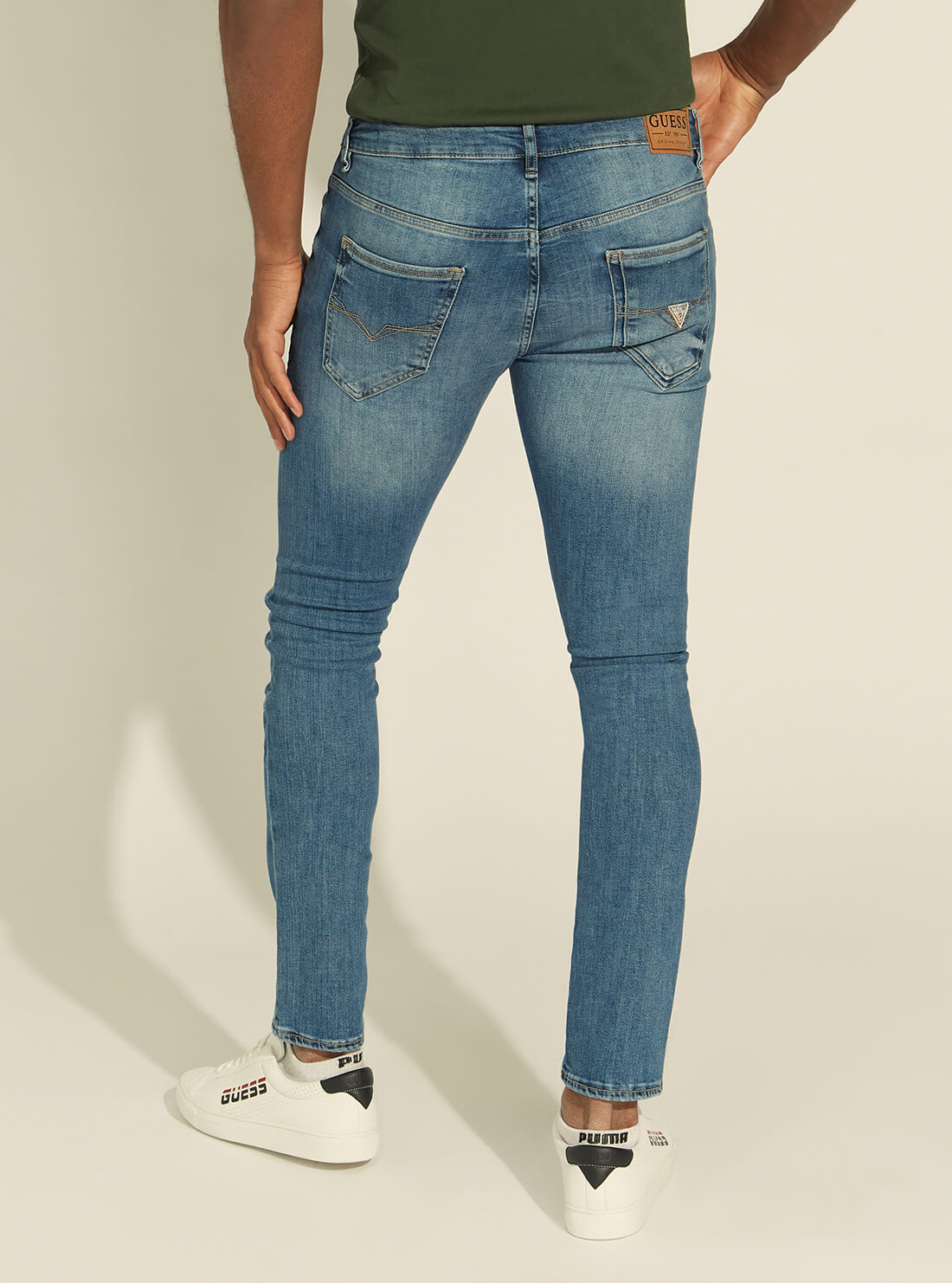 GUESS Mens Low-Rise Miami Skinny Denim Jeans in Carry Light Wash M1YAN1D4GV6 Back View