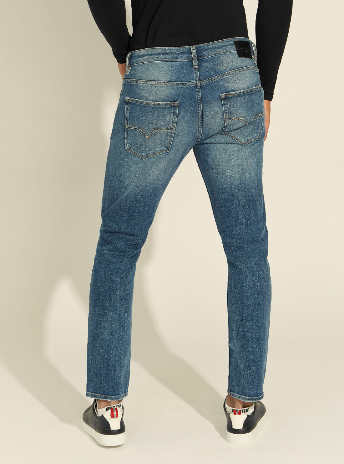 GUESS Mens Mid-Rise Athletic Tapered Denim Jeans in Union Wash MBRAR53041B Back View